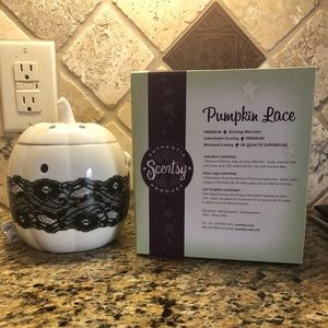 Scentsy Warmer - Pumpkin Lace (Retired).